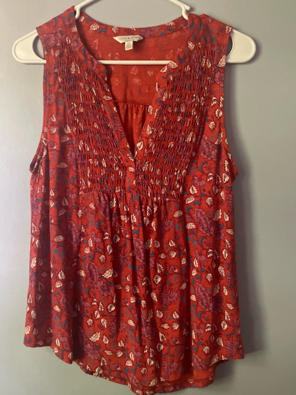 Lucky Brand Red Floral Smocked V-Neck Sleeveless Top